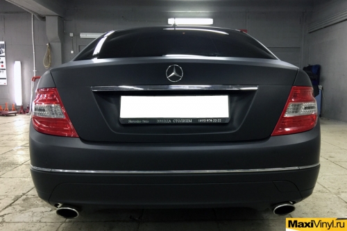 Полная оклейка черной матовой пленкой Mercedes-Benz C class